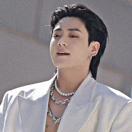 archivesofkook's tweet photo. excuse me sir. https://t.co/lZsJNQ6APu