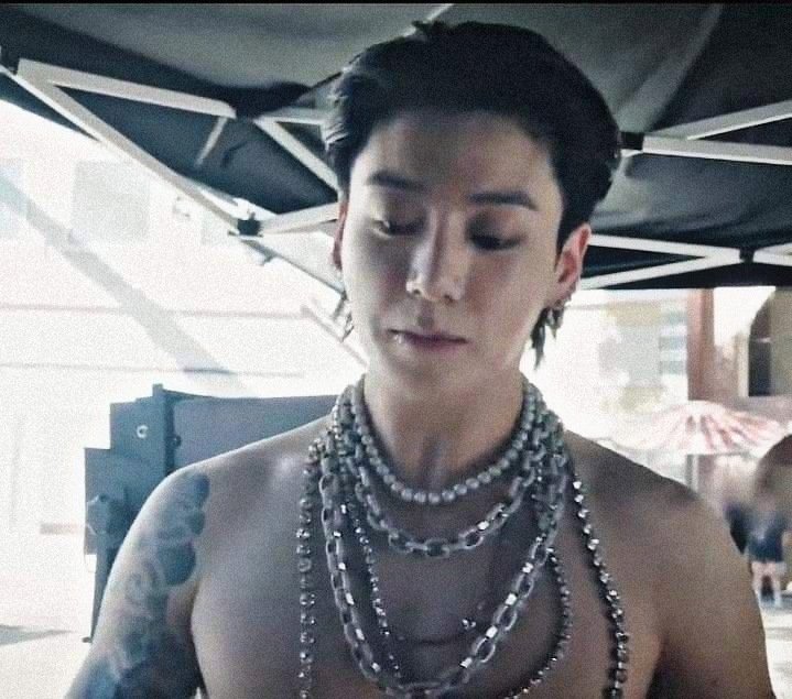 archivesofkook's tweet photo. excuse me sir. https://t.co/lZsJNQ6APu