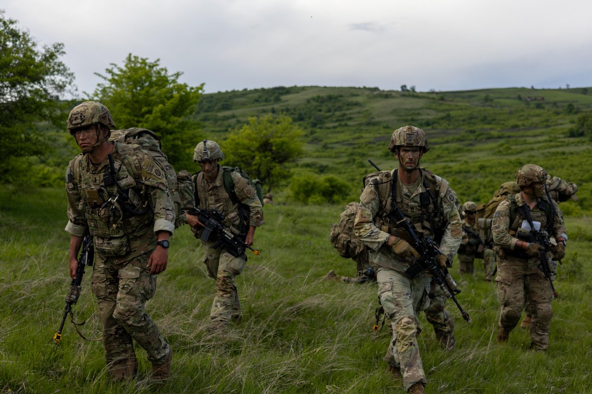 #DefenderEurope @USArmy paratroopers assigned to the @82ndABNDiv work alongside their German counterparts and scout the land to assess possible threats during #SwiftResponse 24 at in Romania. #StrongerTogether #SteadfastDefender #LSGE24 #AgileForces #WeAreNATO