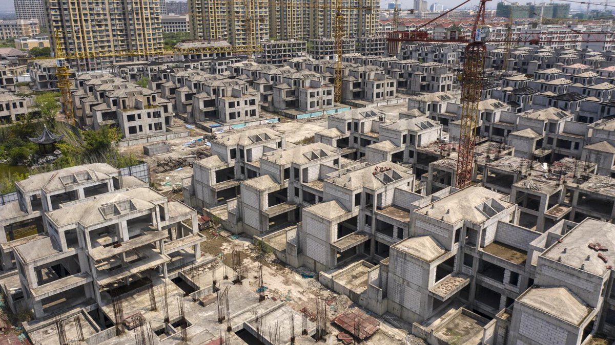 ⚠️ Chine : un plan de sauvetage massif pour sauver son secteur immobilier

Le secteur immobilier chinois s'enfonce toujours plus profondément dans la crise : des mesures ont été annoncées

➡️ Suppression des plancher de taux de crédits
🧵👇