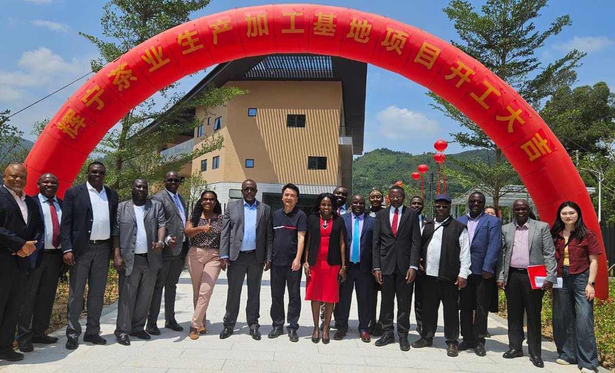 Amb. Lynette Mwende represented the Embassy during the opening of the China Tea Trade Centre & signing ceremony of partnership between Kenyan orthodox & specialty tea manufacturers & Benny Tea in Fujian Starchina Tea Company on 16th May.