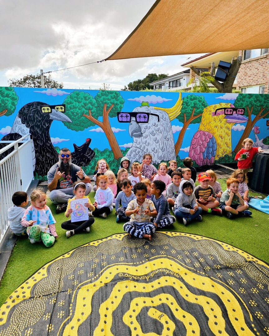 Hanging with the cool kids at Lilli Pilli Kindy 🤘😎🤘

#mulgatheartist #muralart #schoolmural #muralartist #streetart #birdpainting #australianartist #australianart #art #painting #magpiepainting #cockatooart #kookaburra #kookaburratattoo instagr.am/p/C7LgQt3rNzi/