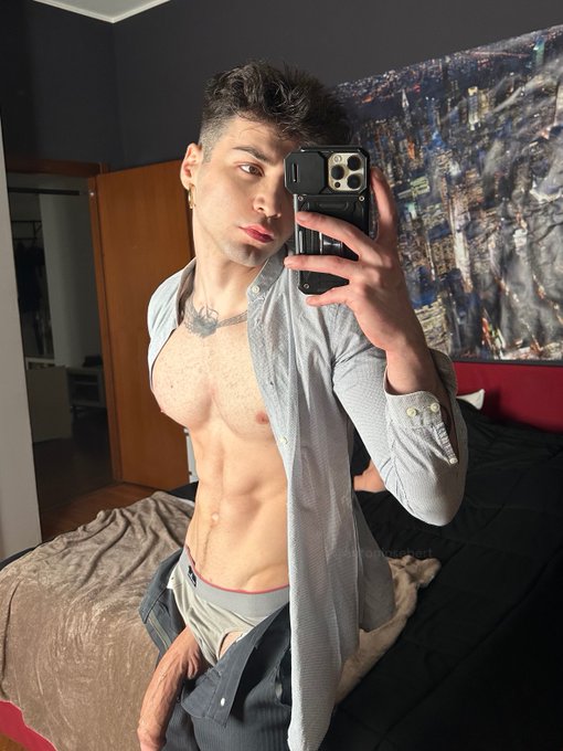 Good morning fellas ?️ https://t.co/GxxDhU3UEl