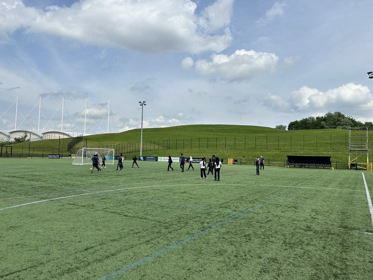 We love being an all-through! 

On Friday, after a huge week of Y6 SATs - y10 leaders hosted an afternoon of football. Y7 also joined in before the now infamous staff Vs Y6 (there were hundreds of players!) match.

Big thanks to Mrs Burns for organising #ProudToBeOADV