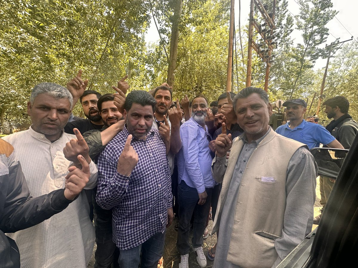 salmanalisagar's tweet image. Special outpouring of love &amp;amp; support for @OmarAbdullah  &amp;amp; @JKNC_  at #Arwah “A” &amp;amp; “B” #Beerwah