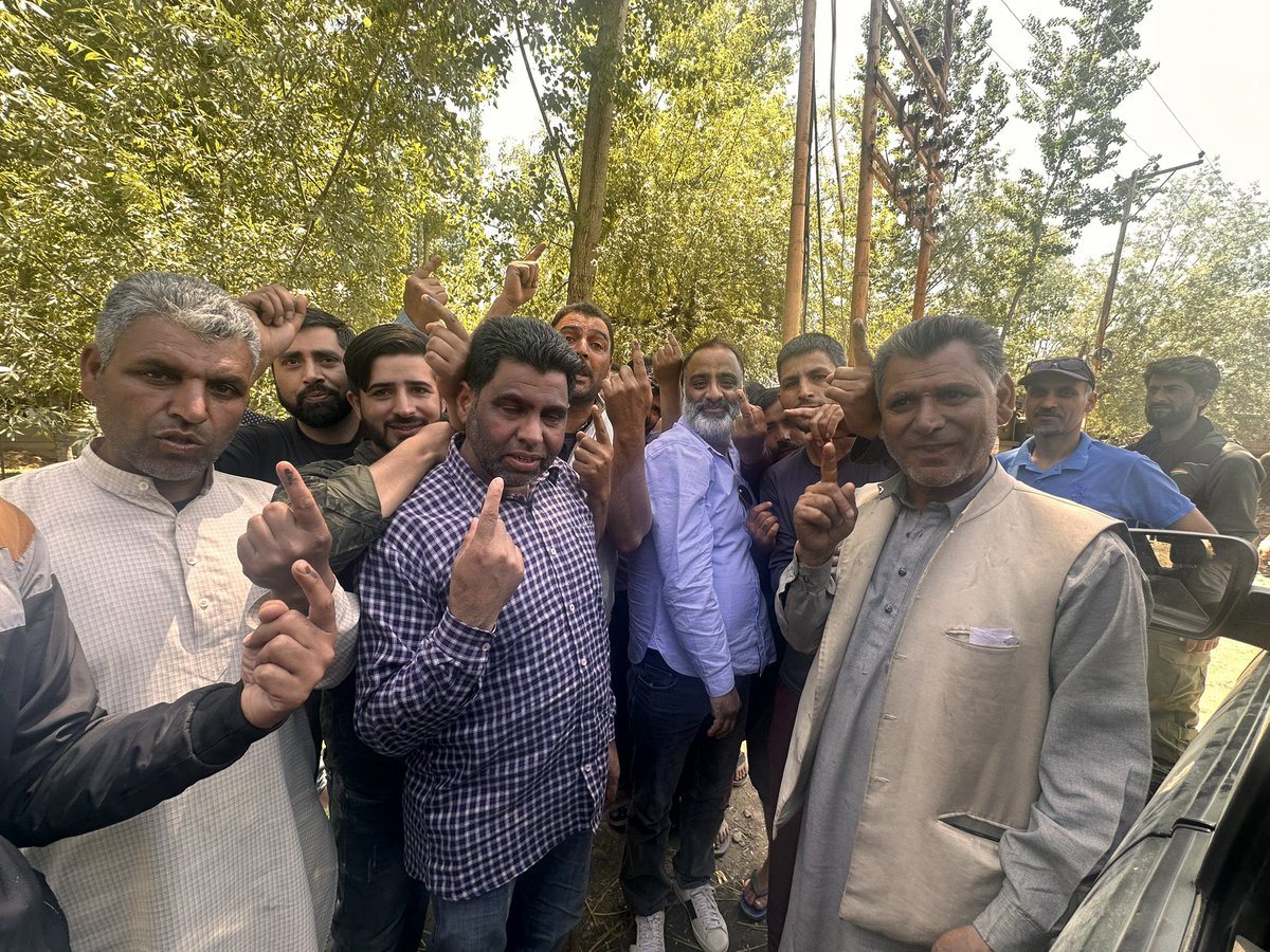 salmanalisagar's tweet image. Special outpouring of love &amp;amp; support for @OmarAbdullah  &amp;amp; @JKNC_  at #Arwah “A” &amp;amp; “B” #Beerwah