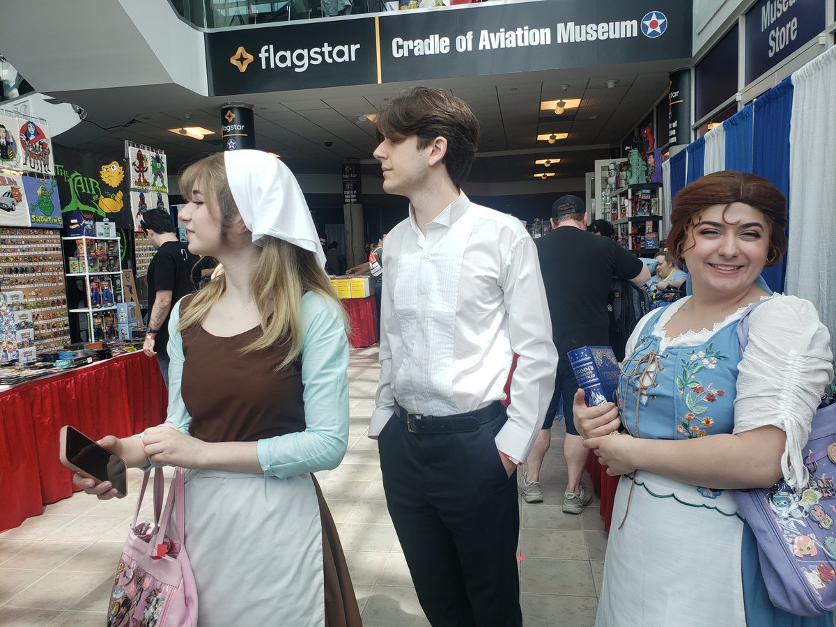 2guystalkintoys's tweet photo. Cosplay at #CradleCon was top notch! https://t.co/BlMz3UBpuF