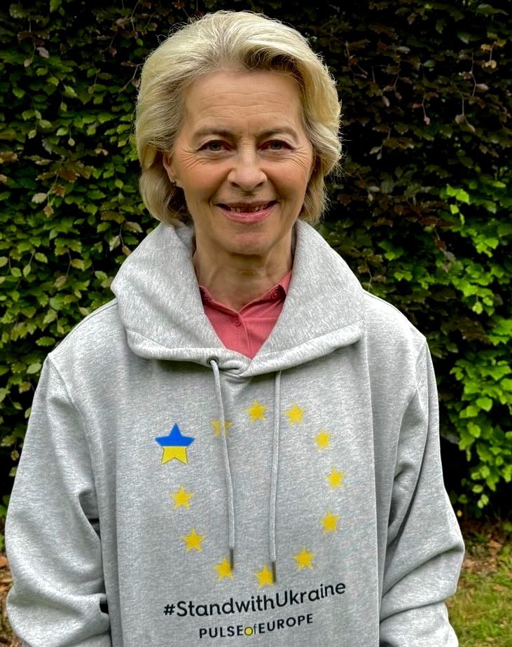 @PulseofEurope.bsky.social (@pulseofeurope) on Twitter photo Die #StandWithUkraine 🇺🇦🇪🇺 #Hoodie-Aktion von #PulseOfEurope hat eine weitere, prominente Unterstützerin: <a href="/vonderleyen/">Ursula von der Leyen</a> / <a href="/EU_Commission/">European Commission</a>!
Die Ukraine braucht unsere volle #EUSolidarity & mehr robuste Unterstützung!
Jetzt mitmachen!
👉pulseofeurope.eu/en/blog/projek… <a href="/ZelenskyyUa/">Volodymyr Zelenskyy / Володимир Зеленський</a> Die #StandWithUkraine 🇺🇦🇪🇺 #Hoodie-Aktion von #PulseOfEurope hat eine weitere, prominente Unterstützerin: <a href="/vonderleyen/">Ursula von der Leyen</a> / <a href="/EU_Commission/">European Commission</a>!
Die Ukraine braucht unsere volle #EUSolidarity & mehr robuste Unterstützung!
Jetzt mitmachen!
👉pulseofeurope.eu/en/blog/projek… <a href="/ZelenskyyUa/">Volodymyr Zelenskyy / Володимир Зеленський</a>
