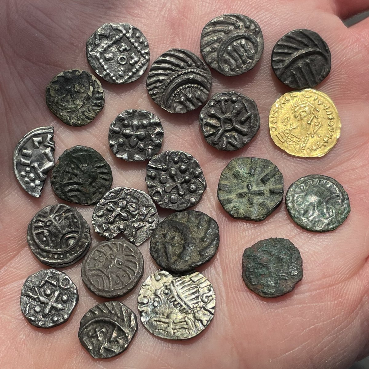 A hand full of early medieval coins! 😎👍🍀 #metaldetecting #sceats #tremisses