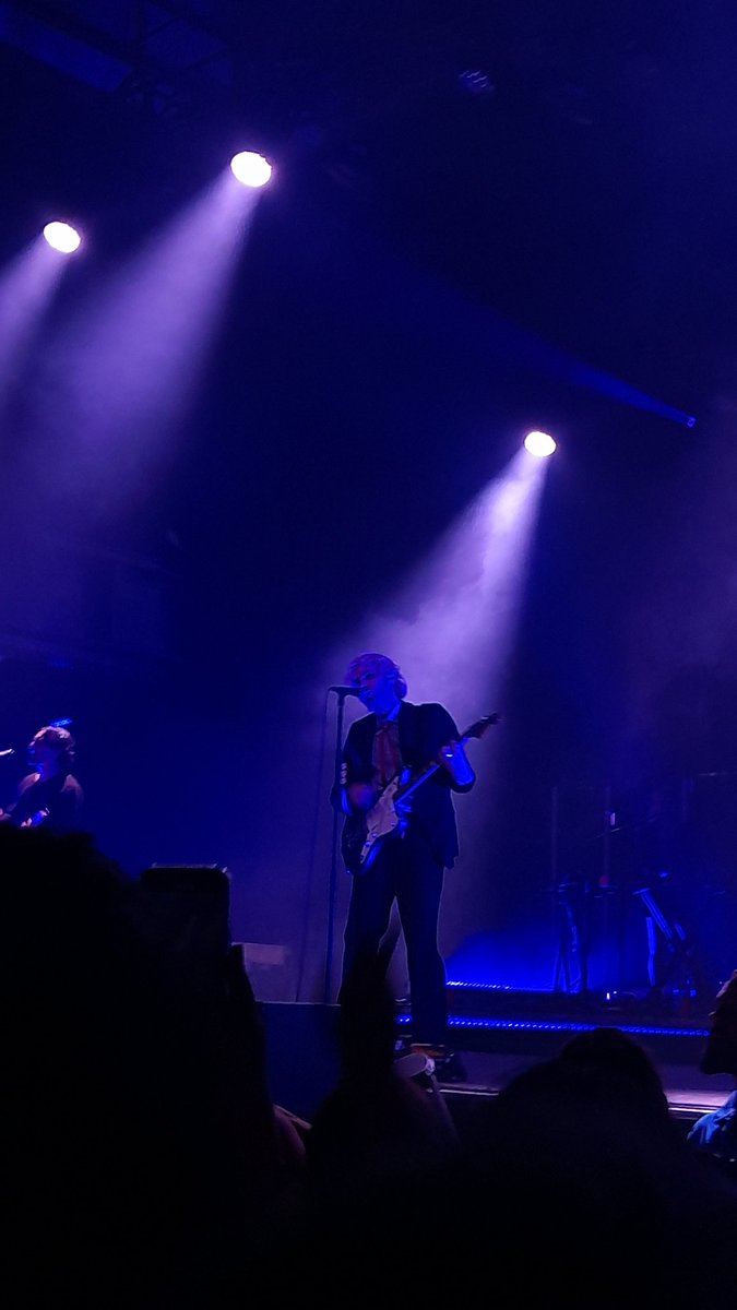 Micky7412's tweet photo. Luke in blue 💙🦋💙 
@Luke5SOS

#NOSTALIGAFORCOLOGNE #NFATTNETOUR #NFATTNE #cologne
#lukehemmings https://t.co/ze00K2V2Ol