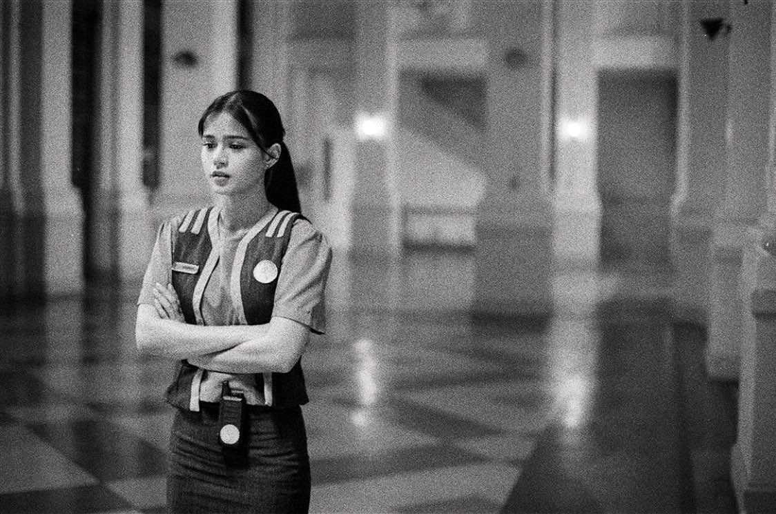 livandpeter's tweet image. #SimulaSaGitna Photos from
 @/filipinocinematographers on IG
Direk Dan Villegas talks about their partnership with Cinematographer
Neil Derrick Bion, LPS for SSG and The Kangks Show. 

Simula Sa Gitna
Directed by Tonet Jadaone 
Project 8 Projects
#MarisRacal