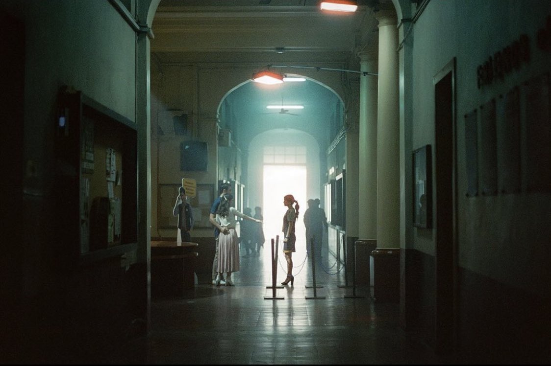 livandpeter's tweet image. #SimulaSaGitna Photos from
 @/filipinocinematographers on IG
Direk Dan Villegas talks about their partnership with Cinematographer
Neil Derrick Bion, LPS for SSG and The Kangks Show. 

Simula Sa Gitna
Directed by Tonet Jadaone 
Project 8 Projects
#MarisRacal