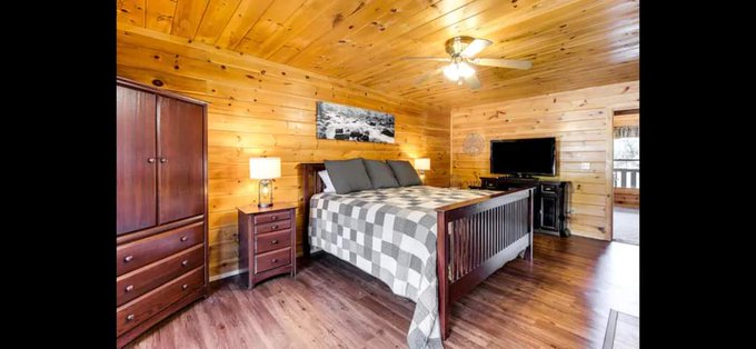 Who wants to meet me in Sevierville, TN to get photos done by @bkaphotography2 to use for platforms or