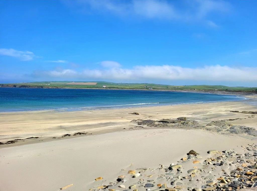 The blues, greens and golds of the #Orkney coastline 💙 💚 💛
📍 Bay of Skaill, Orkney
📸 by instagram.com/modernfootball…
#VisitOrkney #ScotlandIsCalling