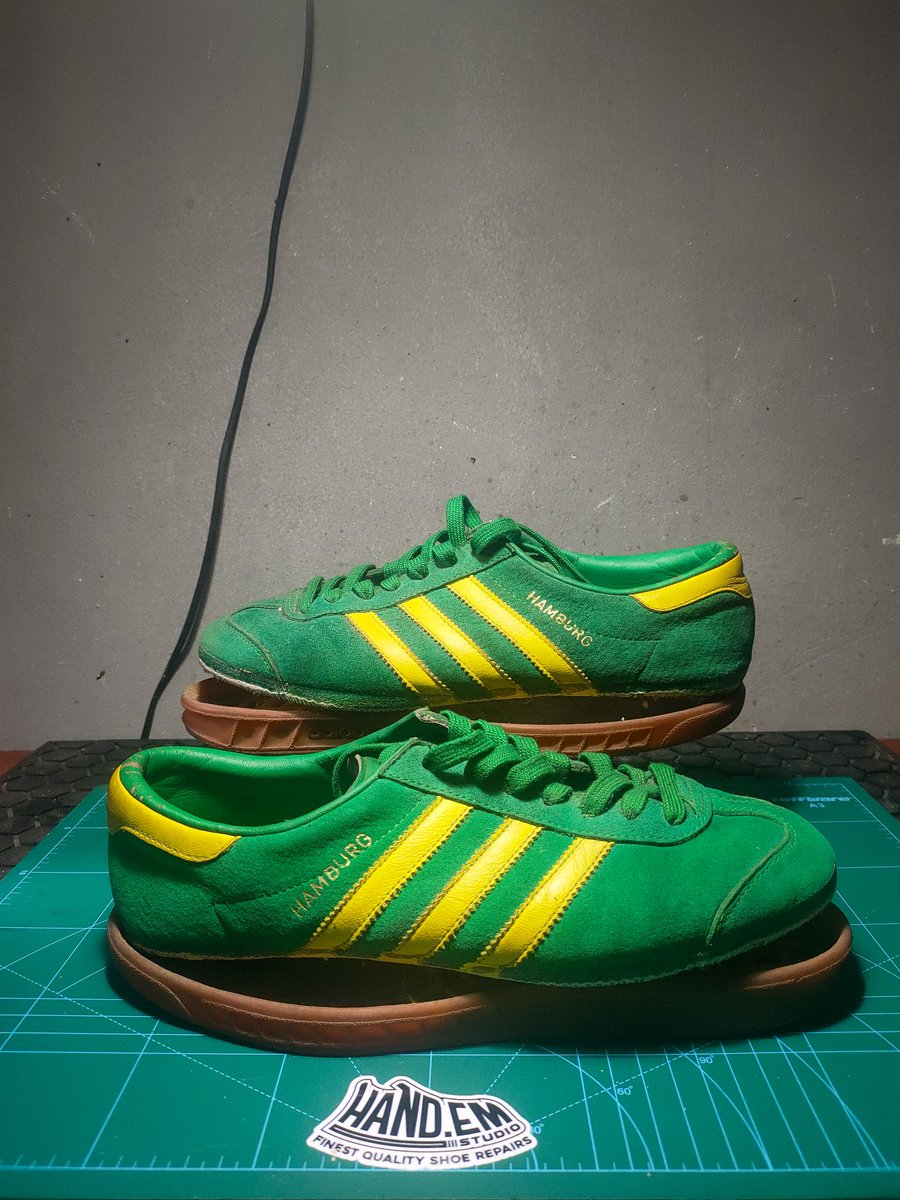 Hand_emStudio's tweet photo. 🟢🟡 Hamburg's in for a resole! 🟡🟢
Finally look as good have these soles back on!
#Hand_em
.
.
.
.
.
#adidas #adiporn #adidasoriginals #adidasaddict #3stripes #3stripesstyle #trifoil #clobber #resoles #swapsole https://t.co/8uvsEdTufG