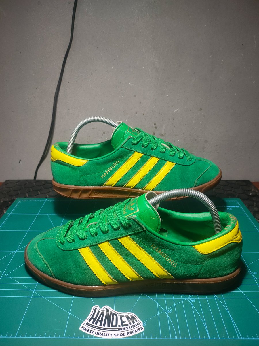 Hand_emStudio's tweet photo. 🟢🟡 Hamburg's in for a resole! 🟡🟢
Finally look as good have these soles back on!
#Hand_em
.
.
.
.
.
#adidas #adiporn #adidasoriginals #adidasaddict #3stripes #3stripesstyle #trifoil #clobber #resoles #swapsole https://t.co/8uvsEdTufG