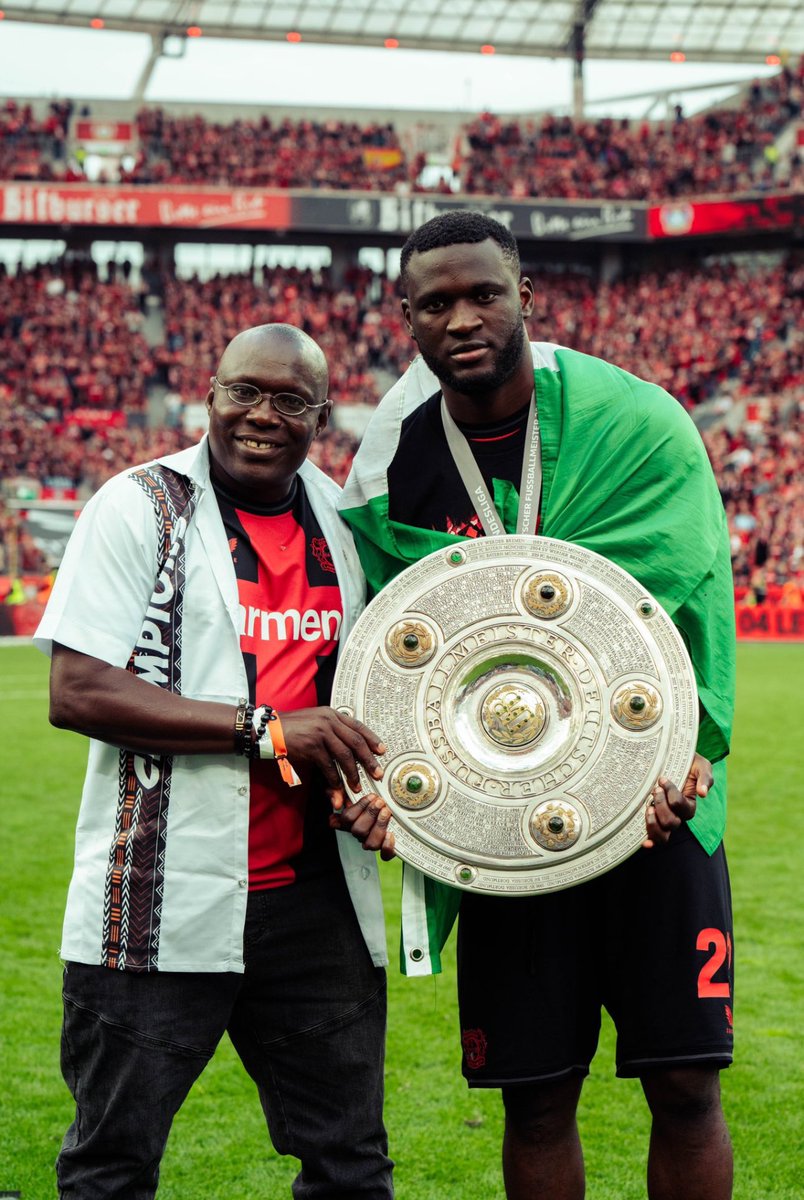 From this                       To this

Victor Boniface mengajak pelatihnya waktu masih di SSB di Nigeria dulu ke perayaan trofi Bundesliga Leverkusen 👏