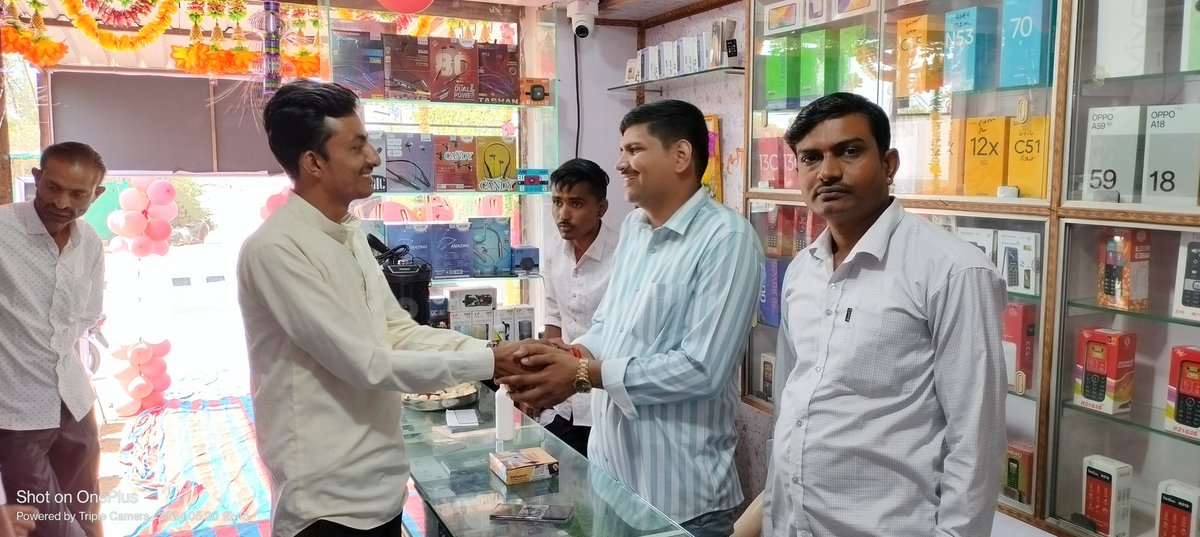 Rameshborwara's tweet photo. आज सायला में दिनेश चौधरी एवं कपूराराम चौधरी के नवीन प्रतिष्ठान शुभारंभ में सम्मिलित होकर शुभकामनाएं दी!!

#Borwara #Unri #Sayla #Jalore #rajasthan #RameshBorwara #बोरवाडा #सायला #जालौर #रमेशचौधरी https://t.co/mtXleNt8WZ