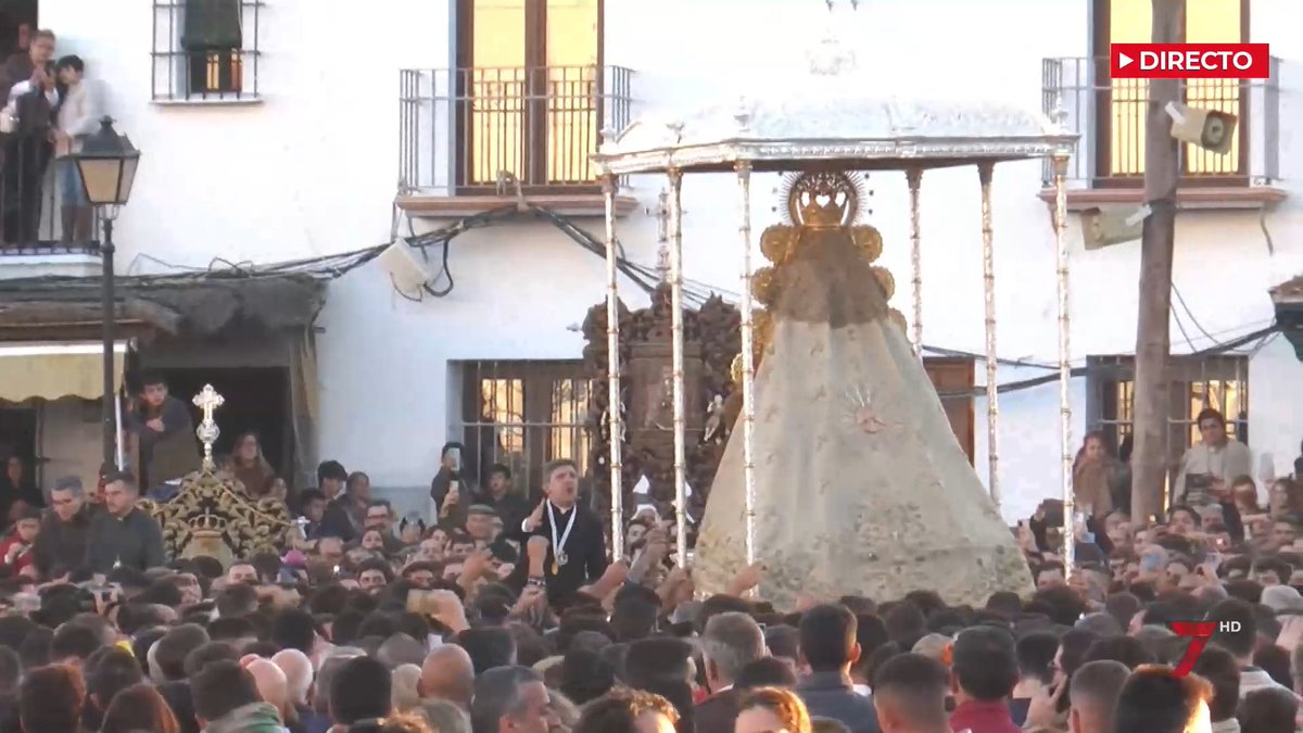 En @7TVSevilla estamos viviendo las últimas horas del recorrido de la Virgen del Rocío por su aldea. 🔗 7tvandalucia.es/sevilla/# 📍 #ElRocío24
