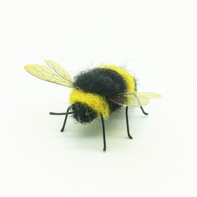 A bee-a-utiful Needle felted bumblebee by @artbyLoriW for #WorldBeeDay thebritishcrafthouse.co.uk/product/needle… #CGArtisans #EarlyBiz