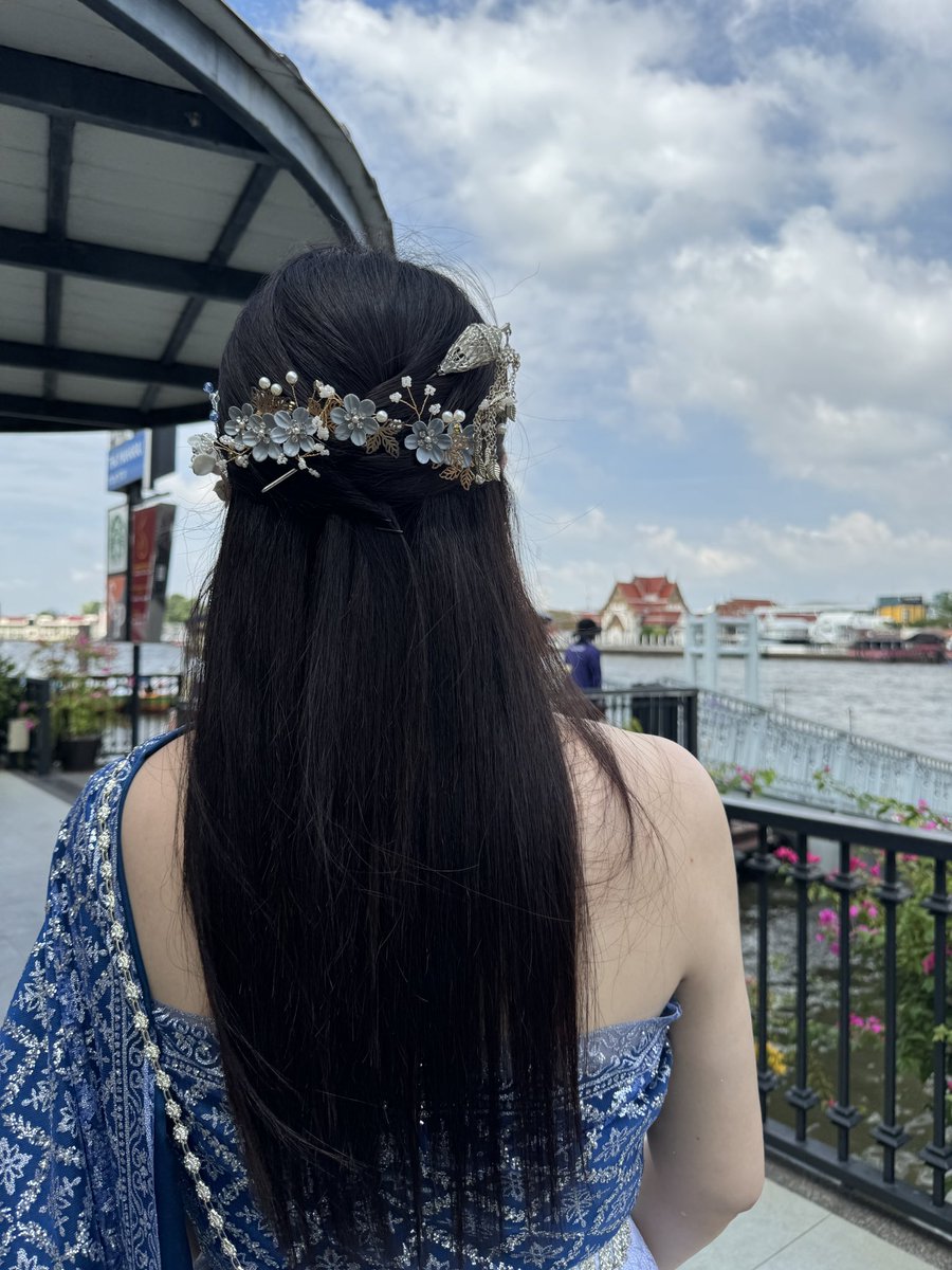 A Singha beer with ice is a great idea after a day of shooting under the sun at Wat Arun. I’m super tired now 🤣🤣🤣 But it was so much fun having photo shoot with my friends♥️