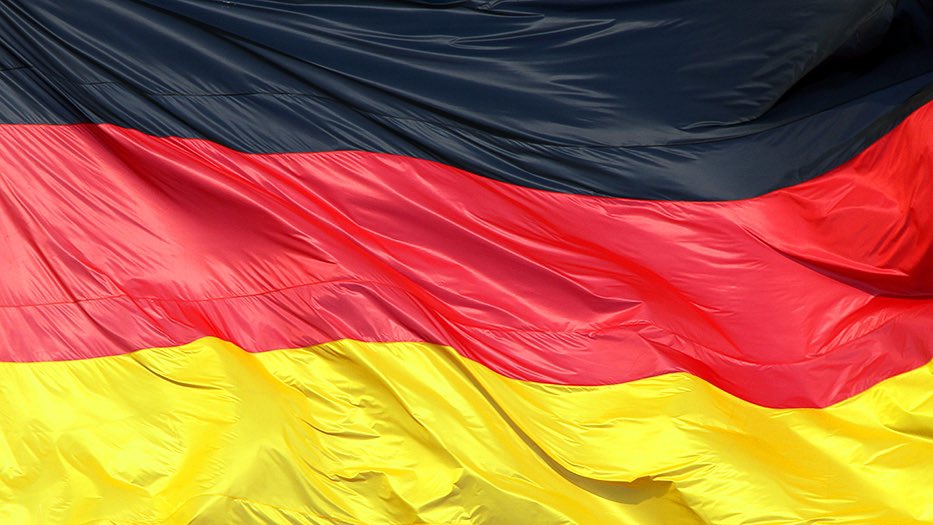 Deutsche Flagge statt Pride!!! 🇩🇪💪🏼
Schwarz-Rot-Gold statt Farbenzirkus. 
Meine Heimat. 
Mit Stolz & Ehre Flagge zeigen.