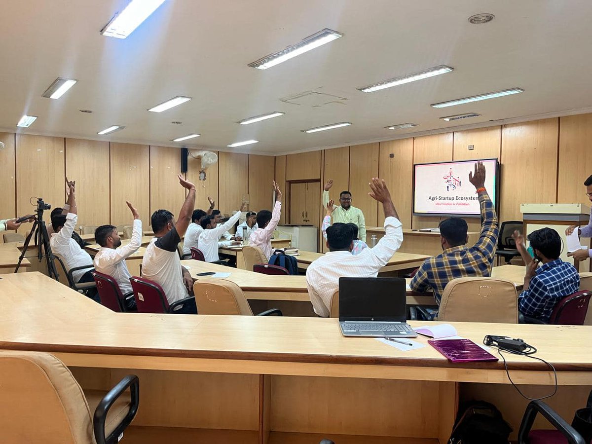VAMNICOM_Pune's tweet photo. 'Angriculture Startup Workshop' organized by @VAMNICOM_Pune and 'The Farm', conducted on 19 May, 2024. Trainees from all over Maharashtra from Pune, Mumbai, Nashik, Ahilyanagar, Wardha, Nagpur, Solapur, Kolhapur, participated.
#AgriStartup #Agriculture #StartupWorkshop @hema_28 https://t.co/kfkHCjxCIr