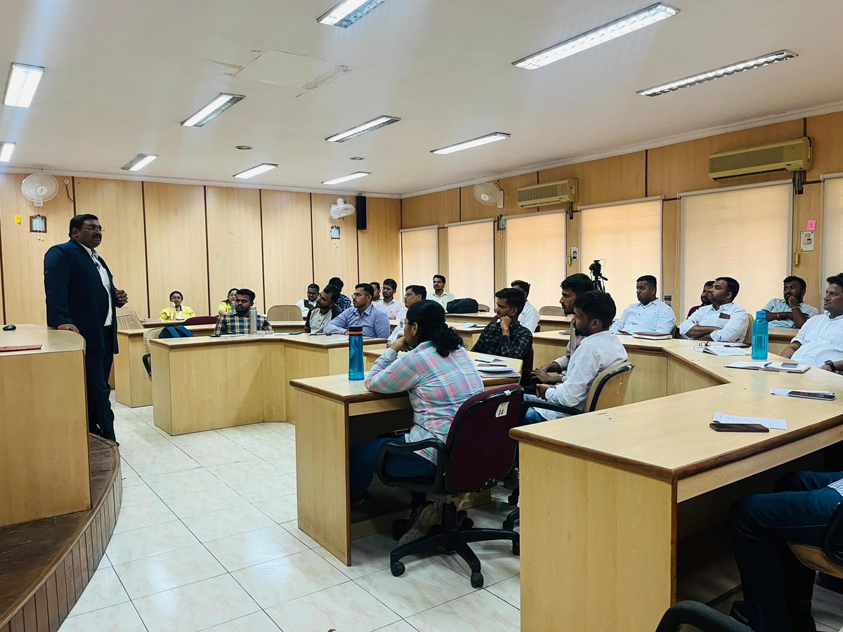 VAMNICOM_Pune's tweet photo. 'Angriculture Startup Workshop' organized by @VAMNICOM_Pune and 'The Farm', conducted on 19 May, 2024. Trainees from all over Maharashtra from Pune, Mumbai, Nashik, Ahilyanagar, Wardha, Nagpur, Solapur, Kolhapur, participated.
#AgriStartup #Agriculture #StartupWorkshop @hema_28 https://t.co/kfkHCjxCIr