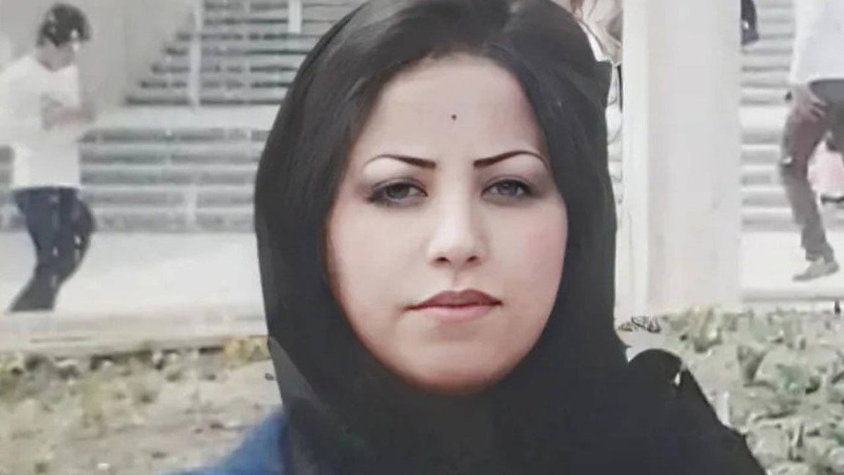 İran'lı Samira Sabzi çocuk yaşta evlendirildiği ve kendisine işkence uygulayan eşini öldürdüğü için
 “Şeriat Yasası”na göre idam edildi.

Yatacak yerin yok Reisi..!

Erkeğin kutsandığı, kadının yok sayıldığı 1 zihniyet…!