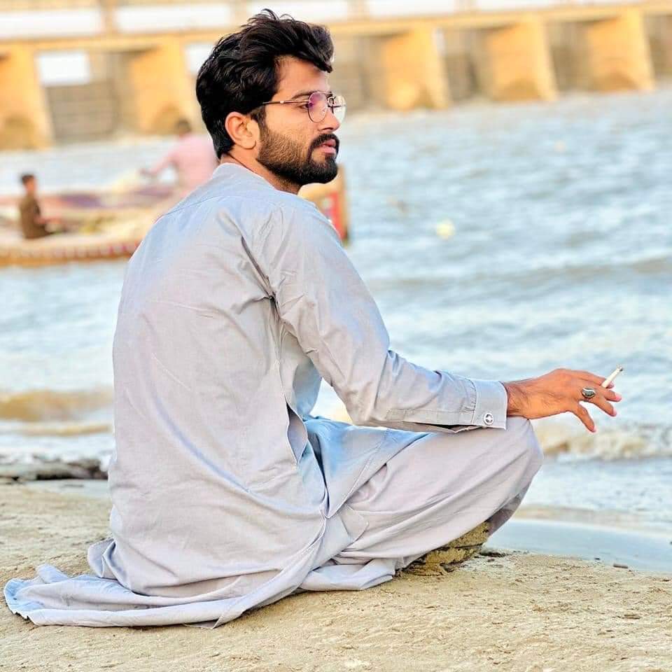 Team_Sindhi's tweet photo. @Matiullahjan919 آج جامعہ سندھ میں ساتویں سیمسٹر کا پہلا پیپر تھا اور دوسری جانب علی رضا بروھی کی چیئر ایگزم حال میں خالی رہی ! 
یاد رہے کے علی رضا بروھی جامعہ سندھ کا طالب علم ہے جسے کچھ دن قبل جامعہ سندھ کی طرف آتے ہوے راستے سے جبری طور پر گمشدہ کیا گیا تھا۔

#ReleaseAliRazaBrohi https://t.co/bhScwnX8PP