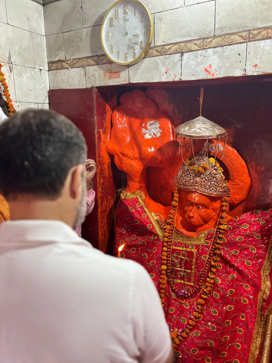 रायबरेली हनुमान मंदिर मे दर्शन करने पहुंचे @RahulGandhi जी| जय सिया राम 🙏