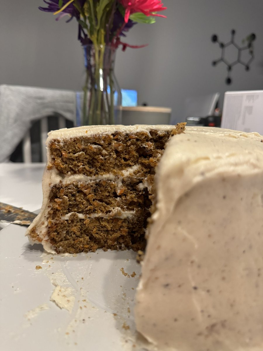 BY FAR the best way to eat a pound of carrots at 1 in the morning. Happy 30th <a href="/DeanohsaurusRex/">Deano</a> ❤️