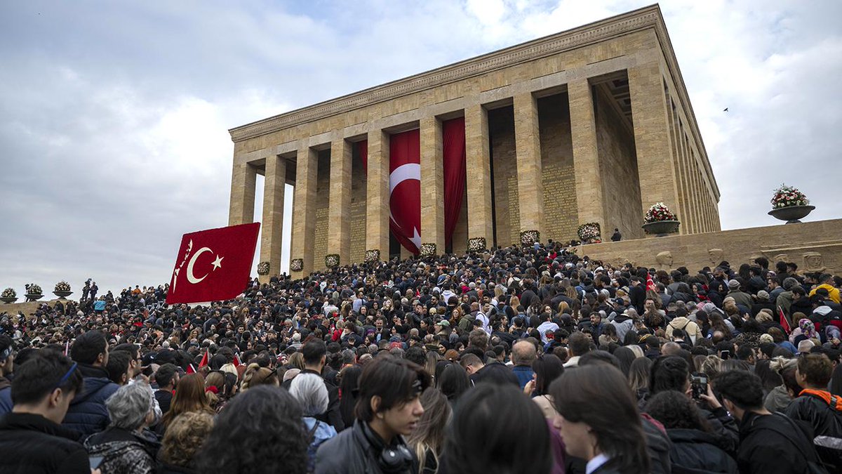 7 yıllık görev süresince 100’e yakın yurt dışı gezisine katılan ve 42 ülkeye giden Ali Erbaş'ın Anıtkabir'e hiç gitmediği açıklandı.

-Sözcü