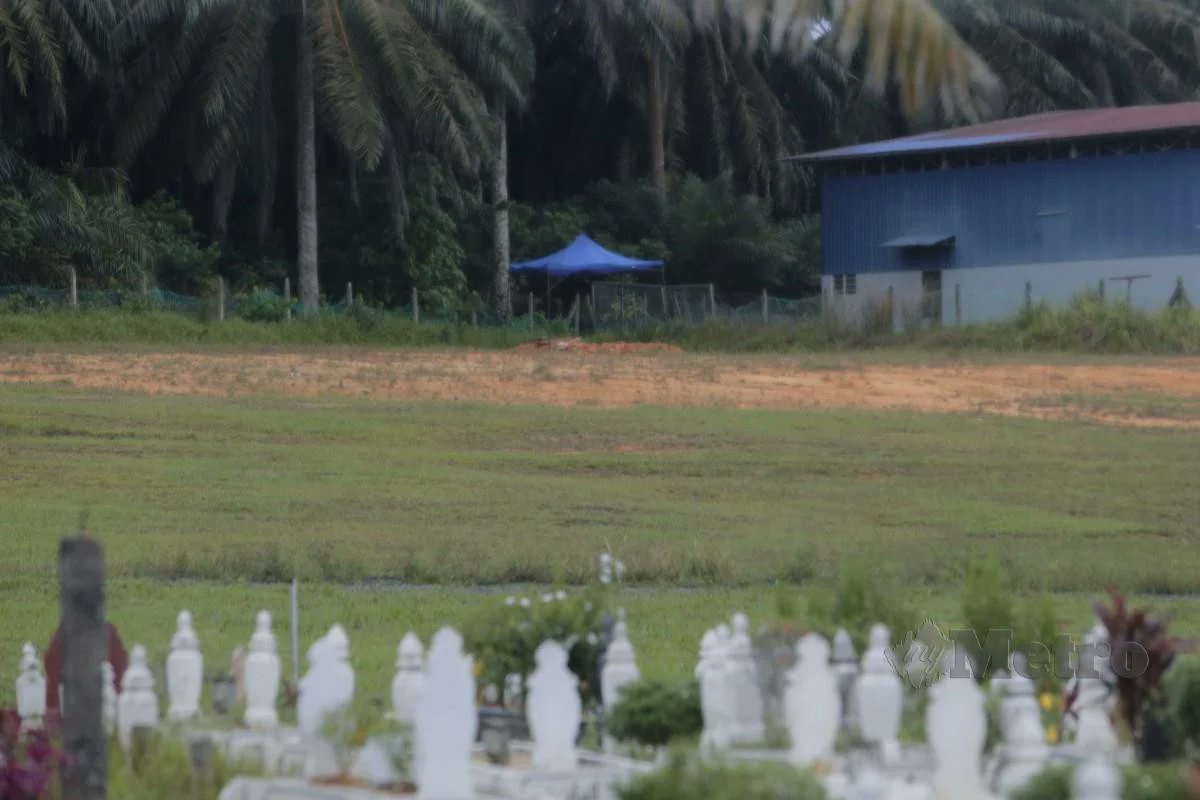 Jawatankuasa Fatwa Negeri Johor memutuskan kubur suspek serang Balai Polis Ulu Tiram perlu berjauhan dari kubur orang awam lain. Tindakan menjarakkan kubur suspek sebagai satu peringatan kepada masyarakat supaya tidak terbabit atau melakukan perkara dilakukan suspek.