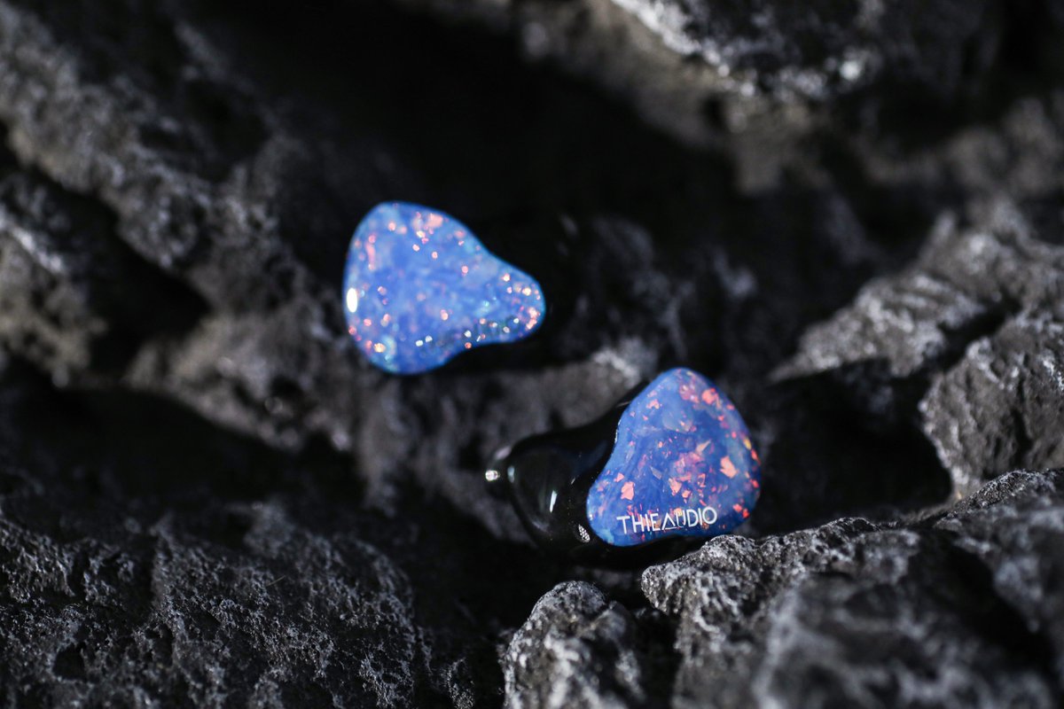 thieaudio's tweet photo. Cue the cool: blue with a hint of pink.💙🌸 #Hype4
#THIEAUDIO #hifi #iems #audio #ThieaudioHype4 #AudioJourney #musicmoment #dailybeats #pink #blue https://t.co/ceDd4LB0xr