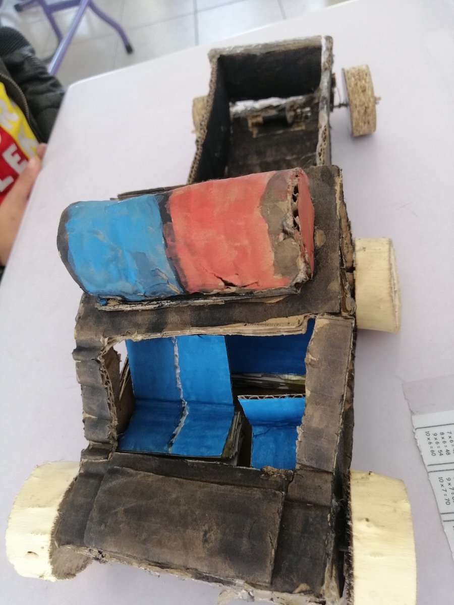 ArzEkr's tweet photo. Hayal ettiğimiz sürece her şey mümkün 🥰 miniğimin kendi imkanlarıyla tasarladığı 2024 model polis arabası. Emniyet teşkilatımıza duyurulur @SamsunEmniyeti  @vezirkoprumem @samsunmem #vezirköprüBaklaİlkokulu
#birleştirilmişsınıf
#köyokulu https://t.co/6N6AmNGWqb