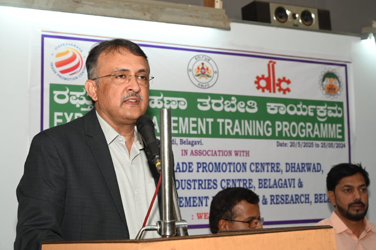 Shri B.K Shivakumar, MD-VTPC, inaugurated the Six Days Incisive EMTP, organised by VTPC in association with DIC Belagavi, between 20th to 25th May'24, at Belagavi this morning. He inspired potential exporters to leverage the abundant opportunities to excel in the exports space