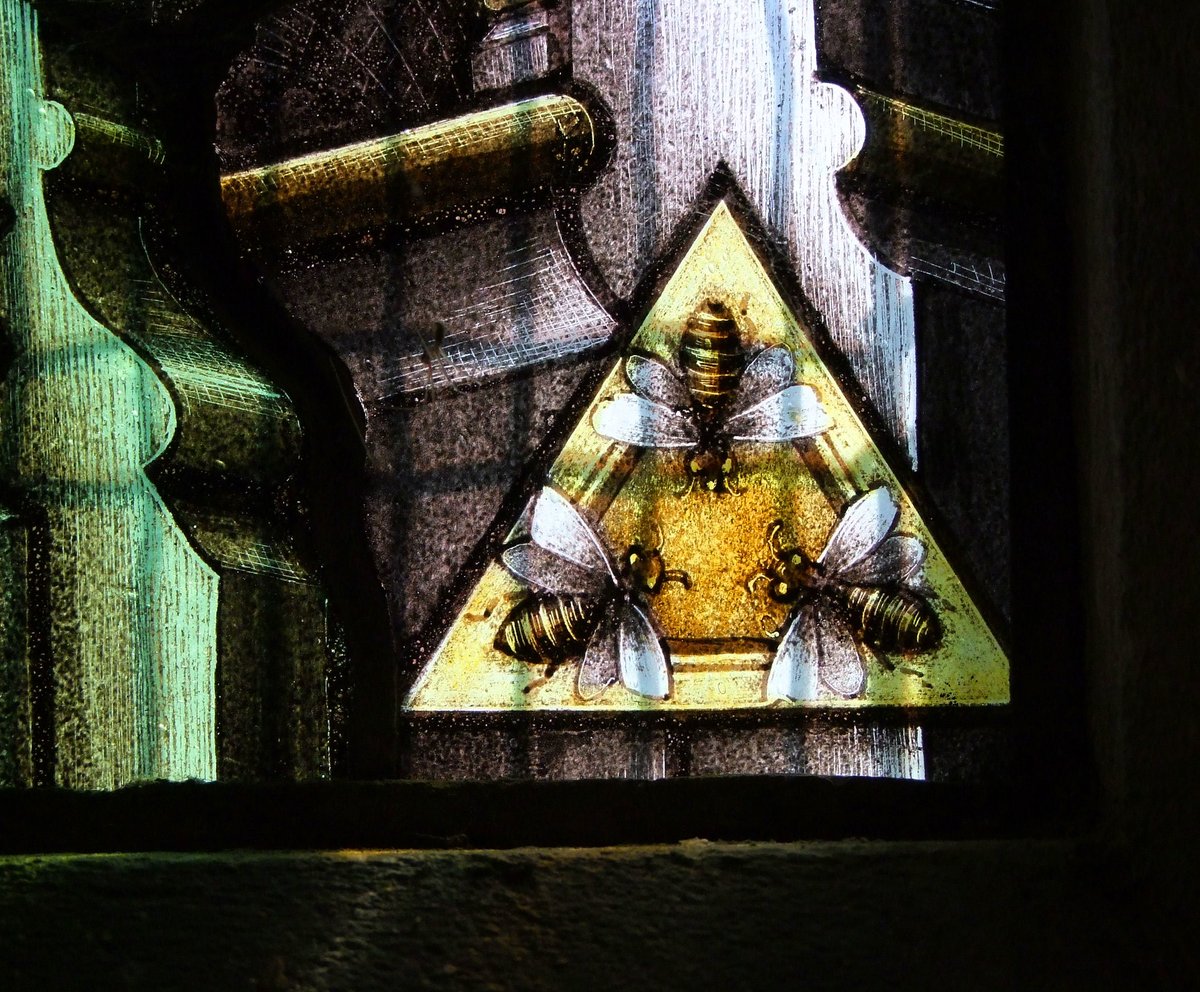 Three bees in conversation for #WorldBeeDay, the maker's mark of Percy Bacon in a corner of his 1890s east window at Langford, Essex.