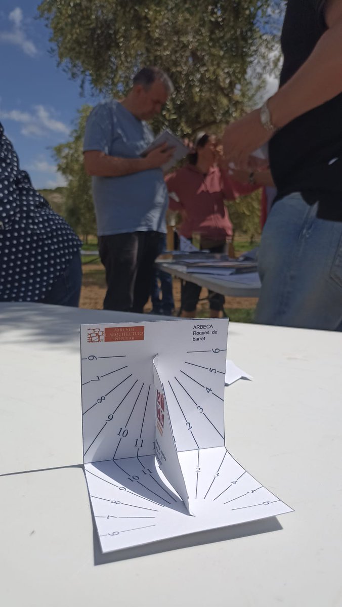 😍 Estem radiants després d'un nou cap de setmana d'activitats!

Dissabte als Secans de Belianes-Preixana vam descobrir, de la mà de l'Associació Amics de l'Arquitectura Popular i la Societat Catalana de Gnomònica, el funcionament dels rellotges de sol i com construir-nos-en un!