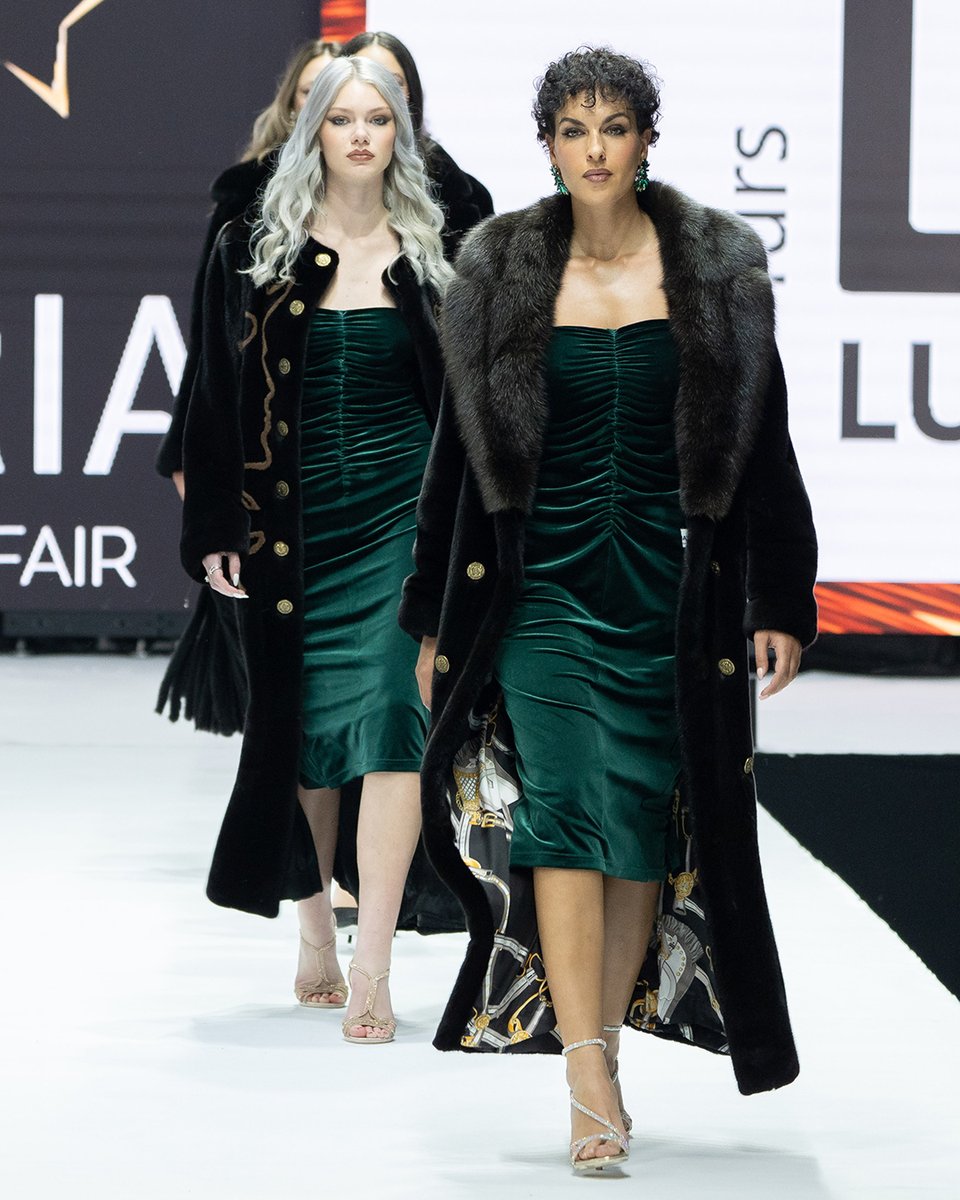 kastoriafurfair's tweet photo. #LuxorFurs presented AW24 collection at the 49th KIFF’s Fashion Gala Show
#kastoriafurfair #kiff #fur #furfashion #ott #qotd #ootd #ootn #fashionweek #womenswear #fashion #showtime #runwaymodel #catwalkmodel #lynx #mink #catwalk #models #galashow #runway #fashiongala #galashow https://t.co/4creXbpWaP