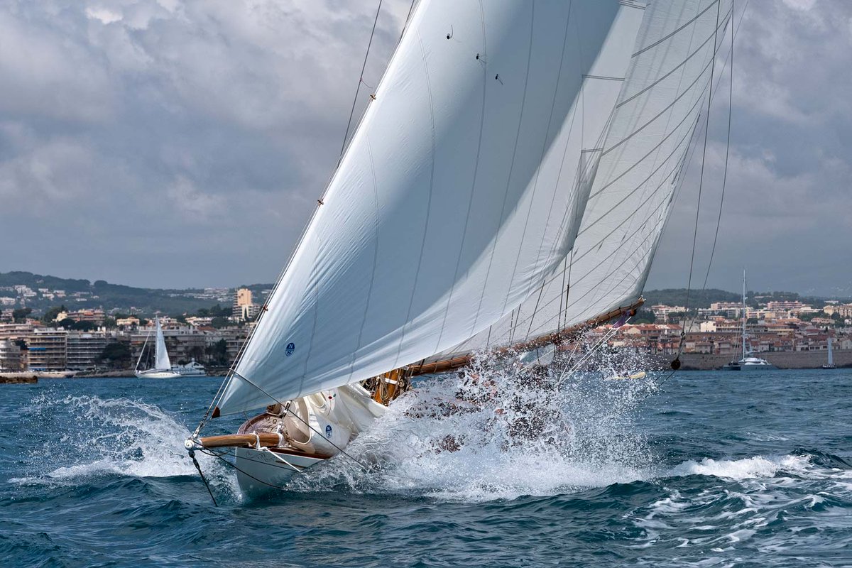 Les Voiles d'Antibes reviennent du 29 mai au 2 juin, promettant des régates de haut vol le long du littoral entre Antibes et Juan-les-Pins ⛵🌊 Un rendez-vous incontournable du circuit méditerranéen, alliant compétition et convivialité 😎 #CotedAzurFrance #Antibes @AlpesMaritimes