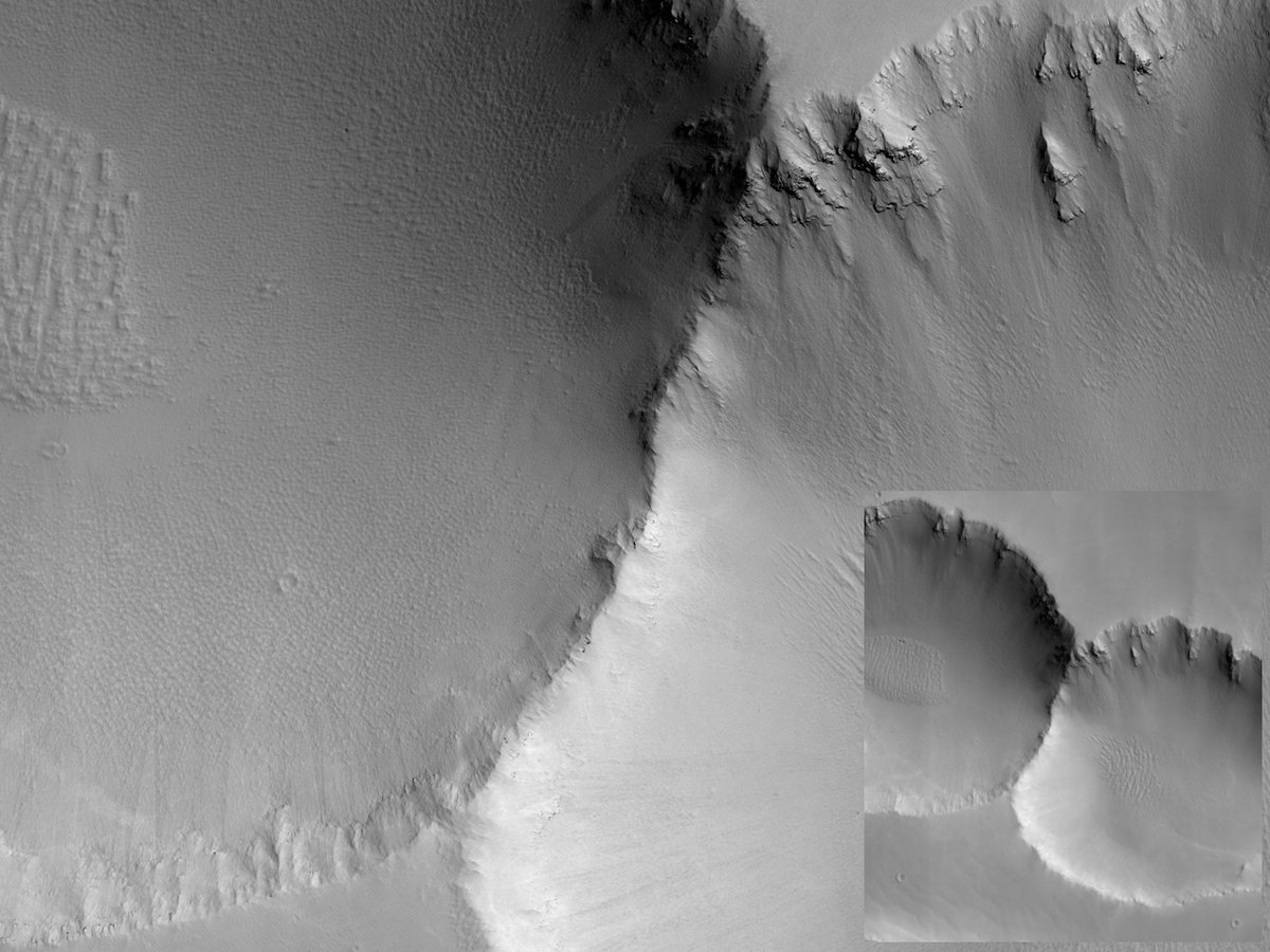 HiRISEPersian's tweet photo. عکس روز: ۲۰۲۴/۵/۲۰
دو دهانه برخوردی با هم در «نوکتس لابیرینتوس» (Noctis Labyrinthus)

شناسه: ESP_049218_1745
تاريخ: ۲۰۱۷/۱/۲۵
ارتفاع: 255 کیلومتر

ناسا - دانشگاه آریزونا
https://t.co/V7Qw7QiXbf
#فارسی #مریخ #ناسا https://t.co/M4n9IO46wj