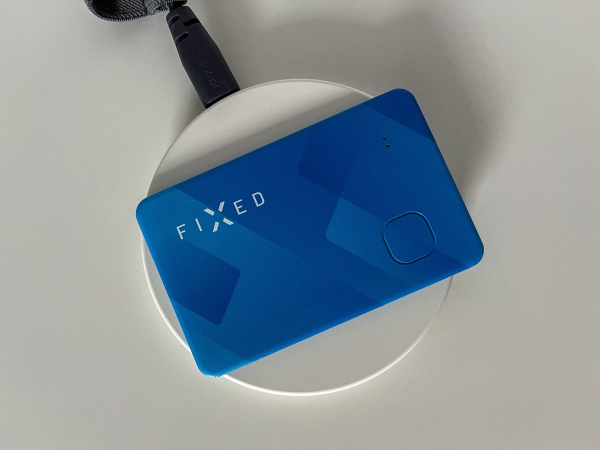 ITmixCZ's tweet photo. Smart tracker FIXED Tag Card 💳 má velikost kreditní karty a nabízí bezdrátové nabíjení, hlasitá upozornění a režim Ztráty. 

Proč se vyplatí? 🤔 
✅ upozorní vás na zapomenutí předmětu
✅ skvělý pro sledování polohy peněženky či jiných předmětů

Více 👉
https://t.co/YsgtIerLrT https://t.co/xNlVixVbJV