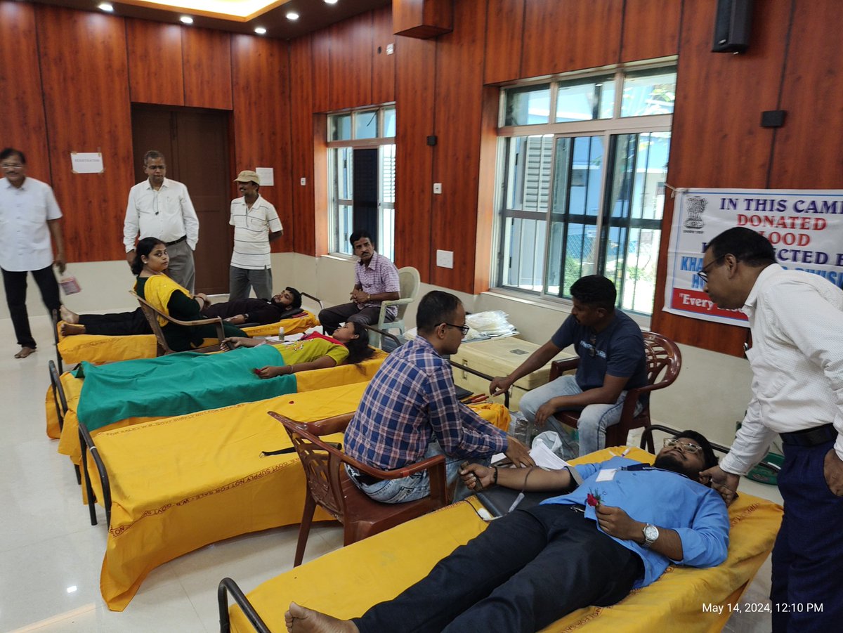 NSS Unit of Garhbeta College, west Medinipur organized a blood donation camp in association with Garhbeta College Alumni Association. @ianuragthakur @NisithPramanik @YASMinistry @_NSSIndia