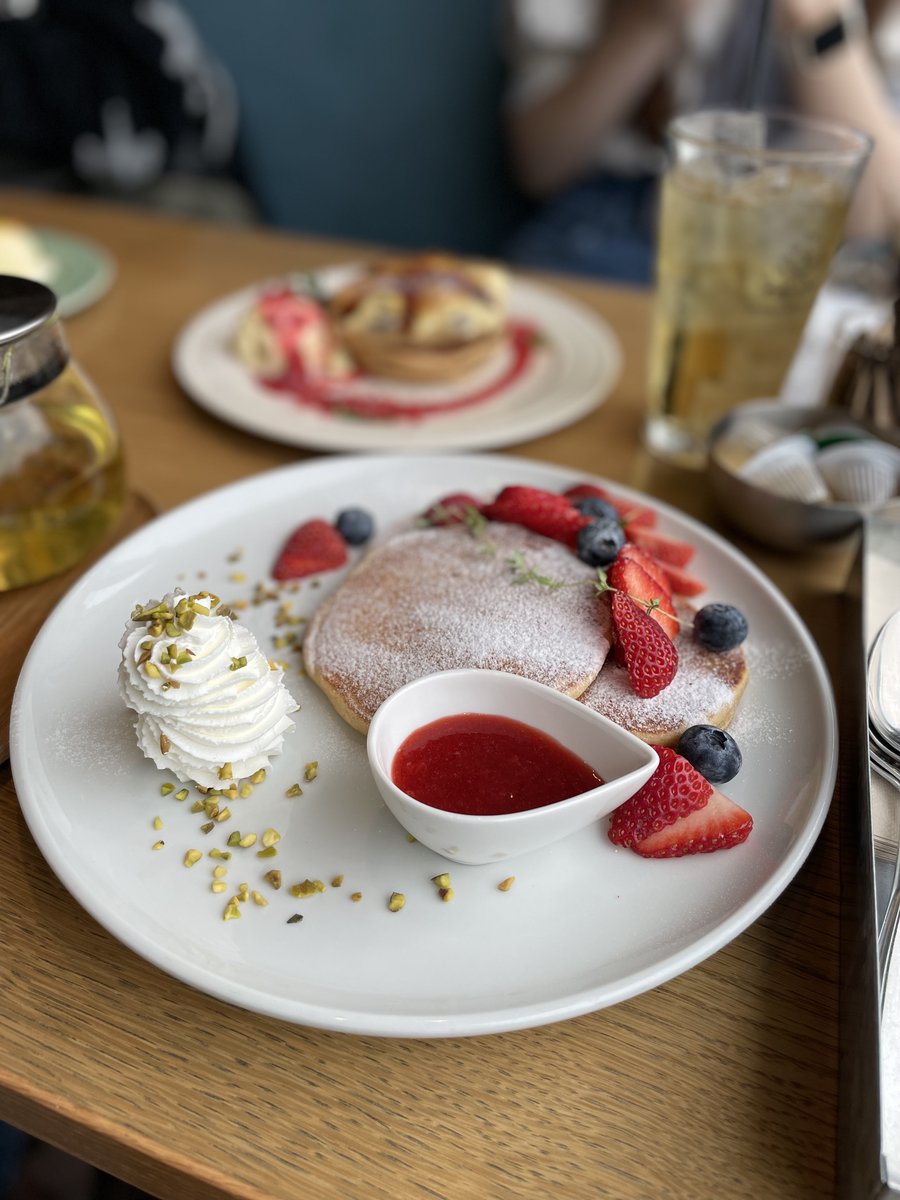 english_kc1948's tweet image. 5/19(日)、Jones先生３年生ゼミ８名が明石市立文化博物館で「エルマーのぼうけん展」🐉事前に原作『My Father&apos;s Dragon』も読んでじっくり鑑賞、カフェでおやつ🍰も食べて楽しい一日😃
#神戸女学院大学英文学科 #神戸女学院大学国際学部 #エルマーのぼうけん ＃myfathersdragon #明石市立文化博物館