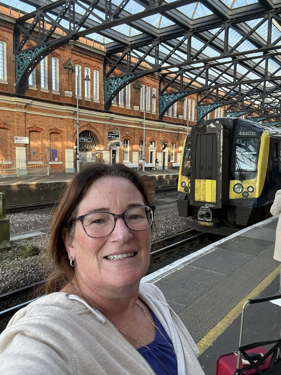 Planes, trains & automobiles… excited to be on my way to Newcastle, what better way to spend #EuroTestWeek by delivering Elimination Engagement events across @CNTWNHS. They are getting closer & closer to declaring #HepCULater which is testament to their passion & commitment 💜