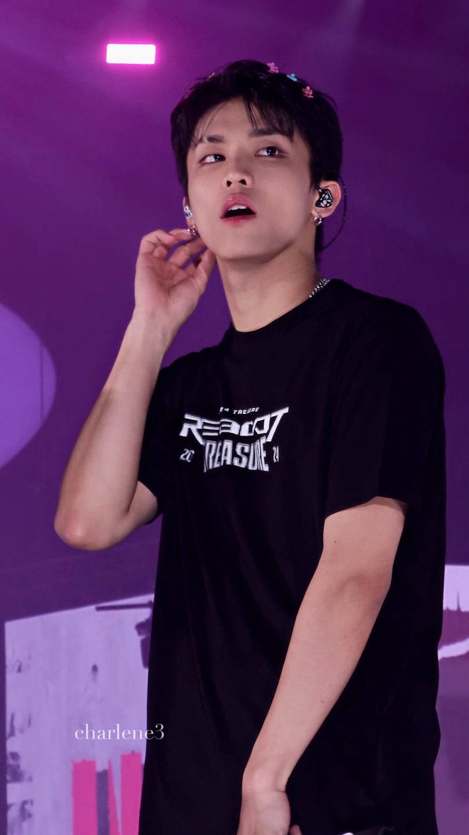 jexngwxx's tweet photo. jeongwoo you are the finest man alive 🫵🏼 https://t.co/O9F3S0R1cS
