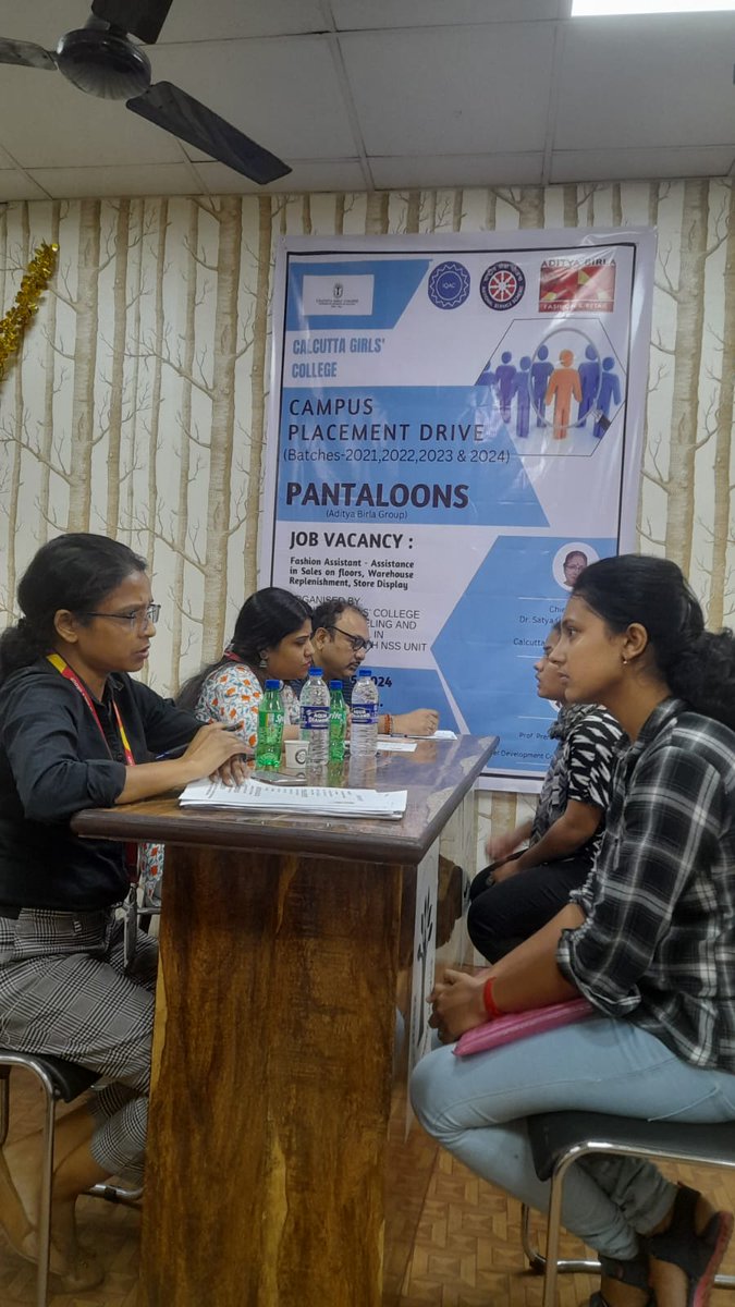 NSS Unit of Calcutta Girls' College, Kolkata organised a Recruitment Drive in college campus in association with Aditya Birla Group pantaloons. @ianuragthakur @NisithPramanik @YASMinistry @_NSSIndia