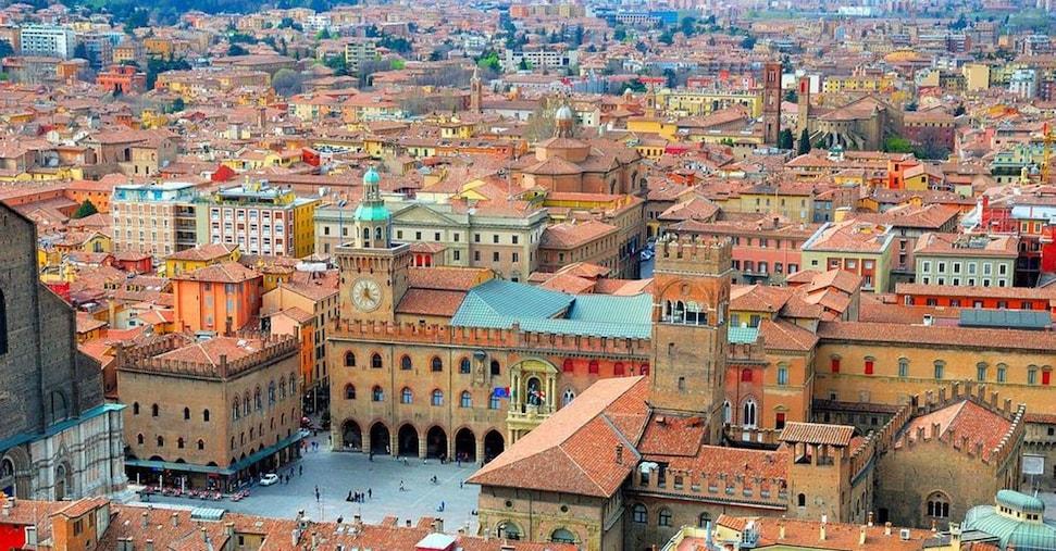 sole24ore's tweet image. 🔸 #Affitti, la domanda cresce del 6% e ruba quote alle #compravendite. 🏠 A #Bologna canoni saliti dell’8,9%, il doppio della media. ilsole24ore.com/art/affitti-do…