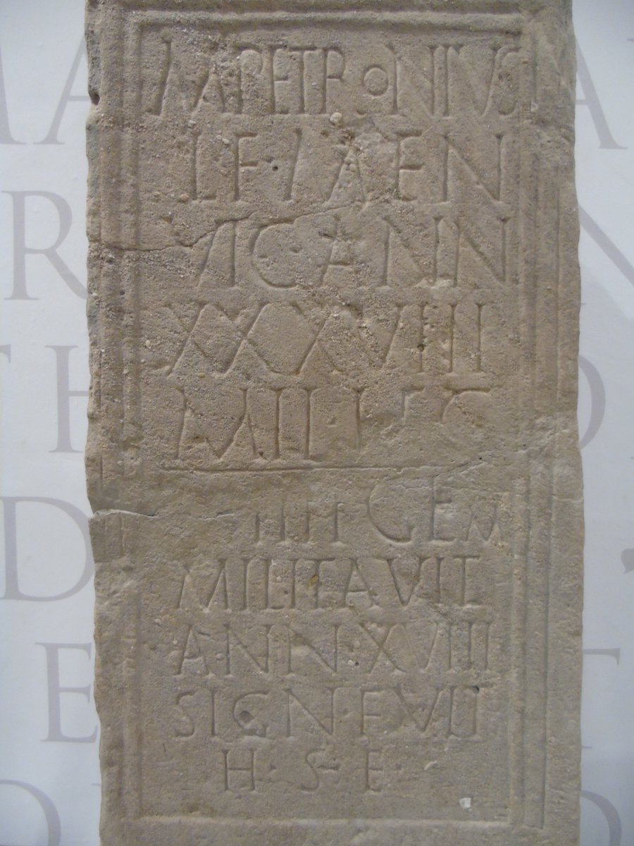 The tombstone of #Roman soldier Marcus Petronius, who died at the age of 38 after 18 years in the #RomanArmy. Originally from Vicetia (Vicenza, Italy), he was a standard-bearer in the Legio XIV Gemina & died in Wroxeter within 20 years of the conquest of Britannia #Archaeology